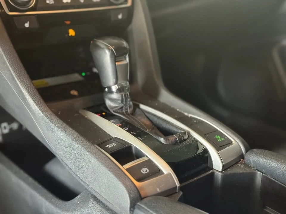2017 Honda Civic 10th Gen - Image 7 of 12
