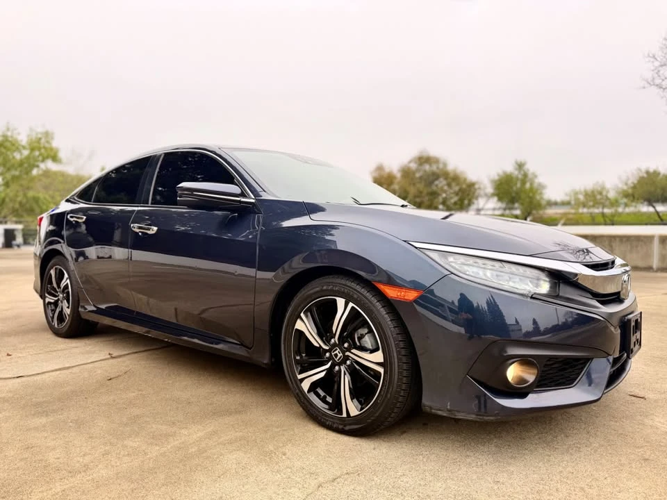 2017 Honda Civic 10th Gen - Image 3 of 19