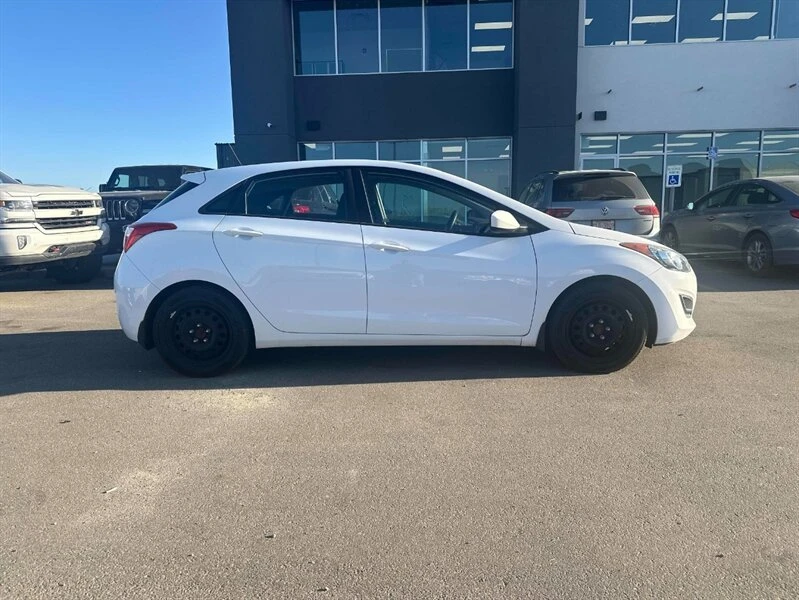 2017 Hyundai Elantra - Image 7 of 14