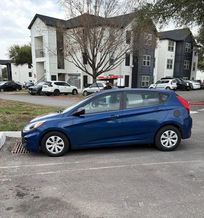 2017 Hyundai Accent - Image 3 of 4