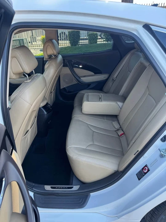2017 Hyundai Azera - Image 9 of 14