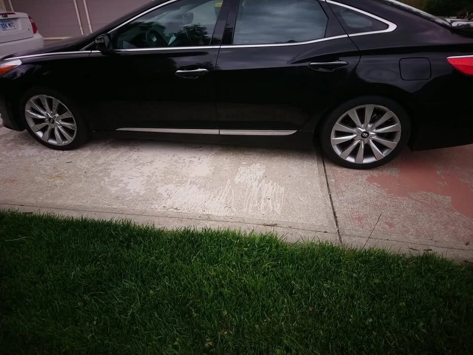 2017 Hyundai Azera - Image 2 of 4