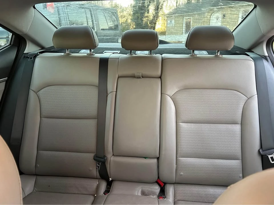 2017 Hyundai Elantra - Image 8 of 9