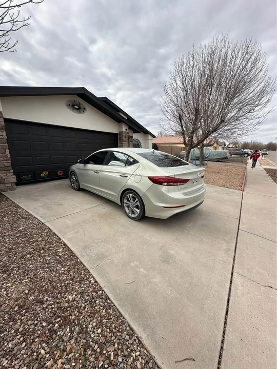2017 Hyundai Elantra - Image 5 of 12