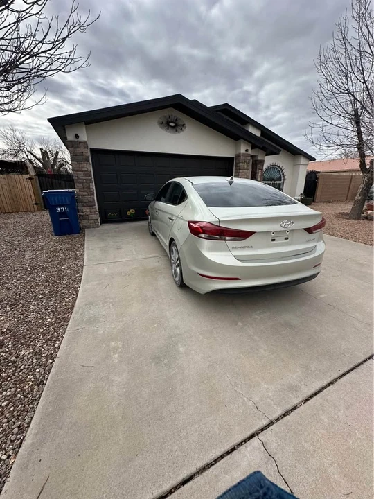 2017 Hyundai Elantra - Image 2 of 12