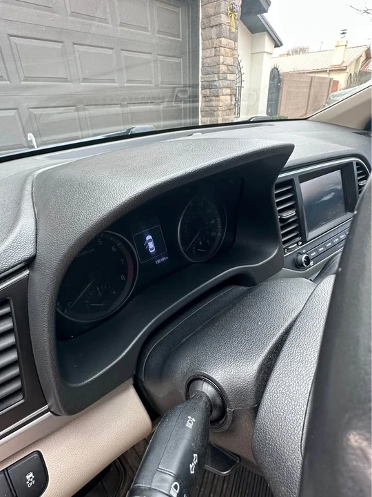 2017 Hyundai Elantra - Image 11 of 12