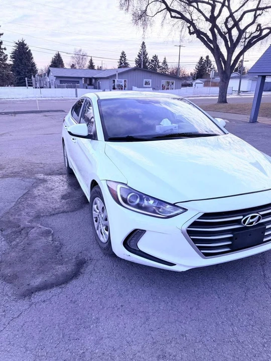 2017 Hyundai Elantra - Image 5 of 10