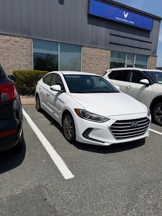 2017 Hyundai Elantra - Image 4 of 10