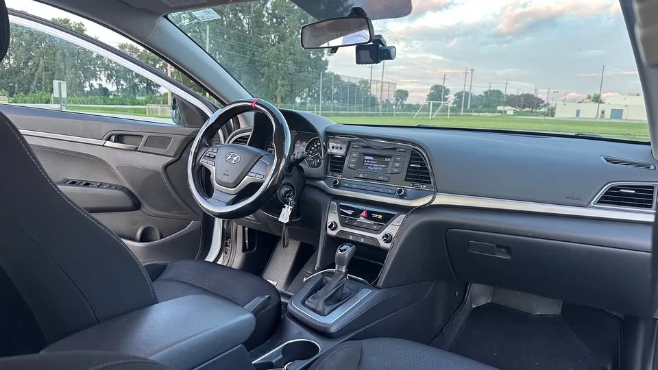 2017 Hyundai Elantra - Image 10 of 19