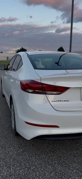 2017 Hyundai Elantra - Image 5 of 19