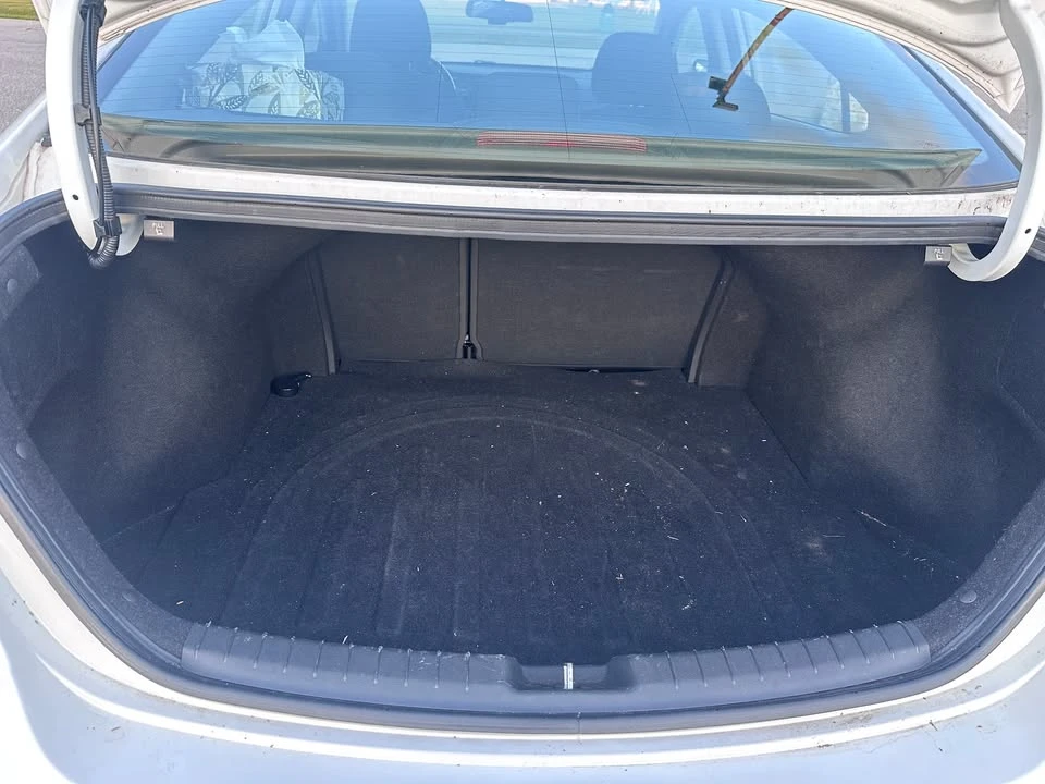 2017 Hyundai Elantra - Image 15 of 19