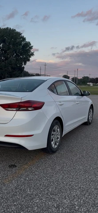 2017 Hyundai Elantra - Image 4 of 19