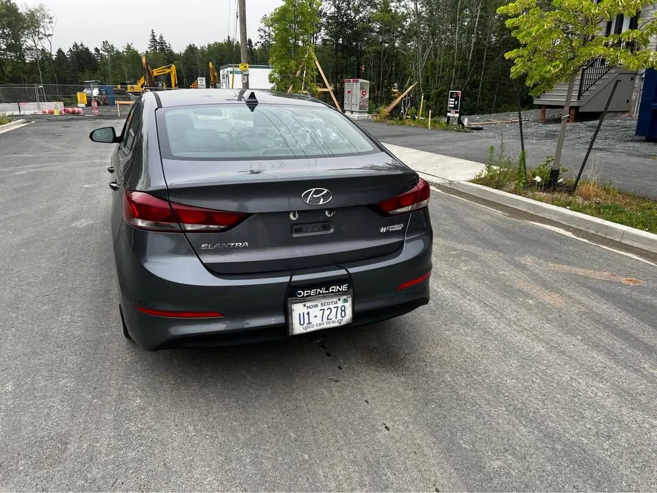 2017 Hyundai Elantra - Image 4 of 9