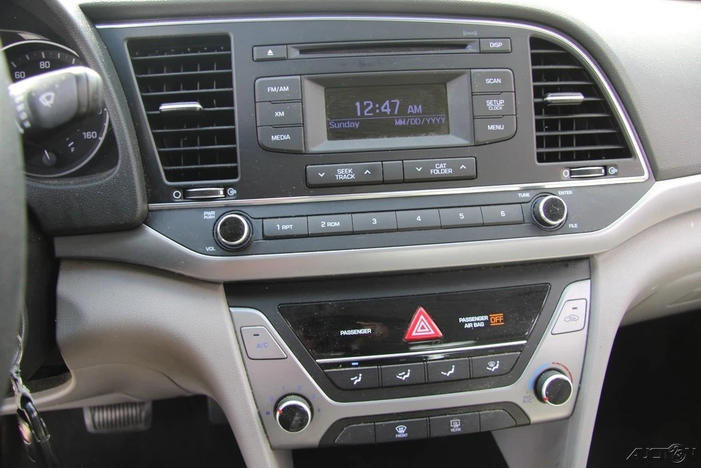 2017 Hyundai Elantra - Image 20 of 24