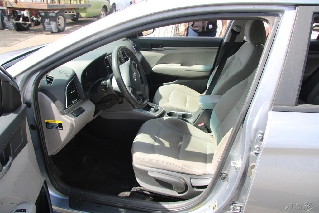 2017 Hyundai Elantra - Image 16 of 24