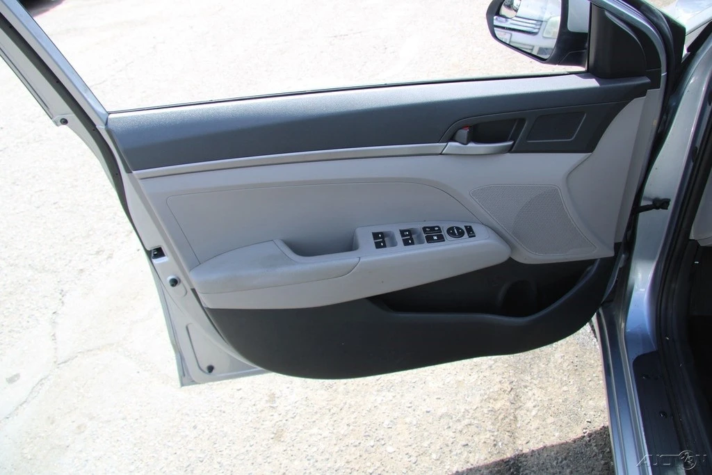 2017 Hyundai Elantra - Image 15 of 24