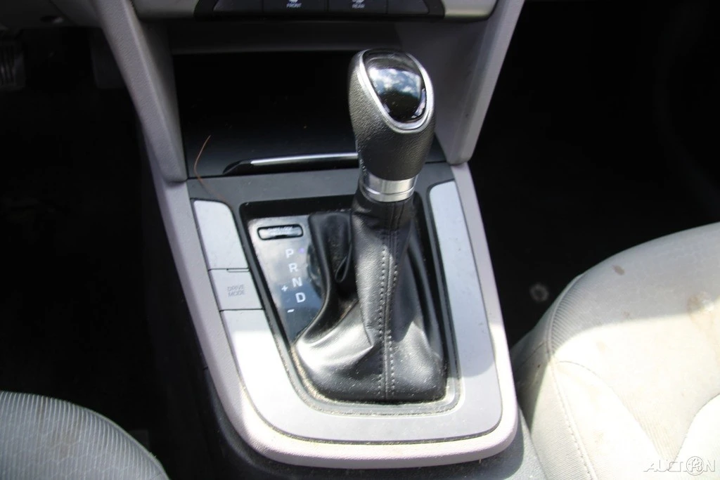 2017 Hyundai Elantra - Image 21 of 24