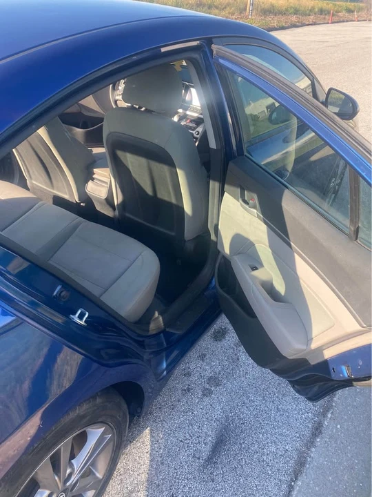 2017 Hyundai Elantra - Image 7 of 10