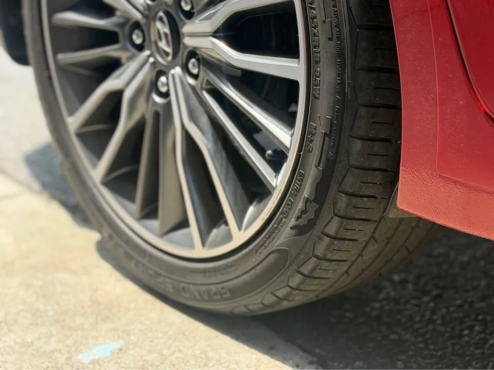 2017 Hyundai Elantra - Image 17 of 18