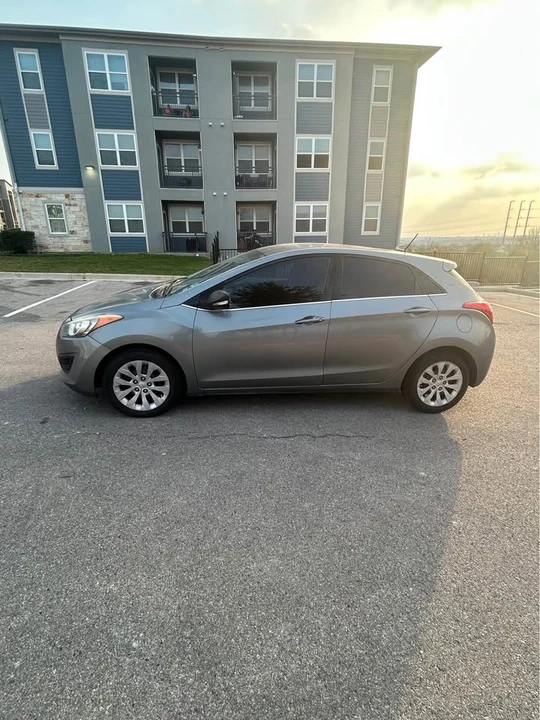 2017 Hyundai Elantra - Image 2 of 6