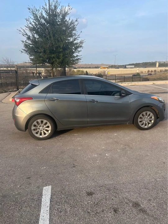2017 Hyundai Elantra - Image 4 of 6