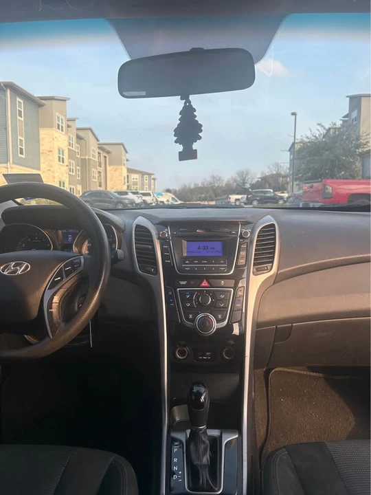 2017 Hyundai Elantra - Image 6 of 6