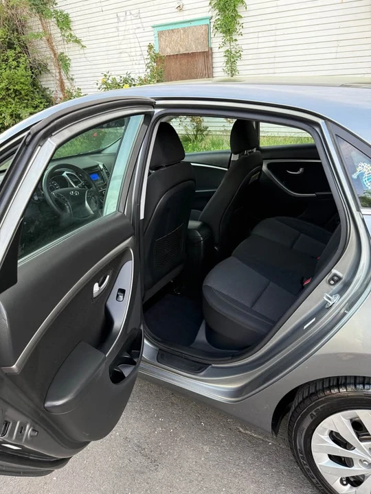 2017 Hyundai Elantra - Image 10 of 14