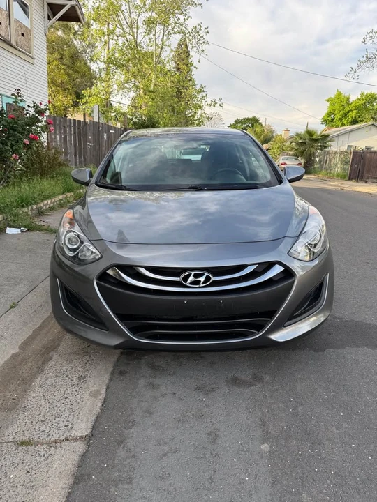 2017 Hyundai Elantra - Image 2 of 14