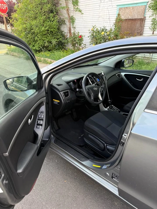 2017 Hyundai Elantra - Image 7 of 14