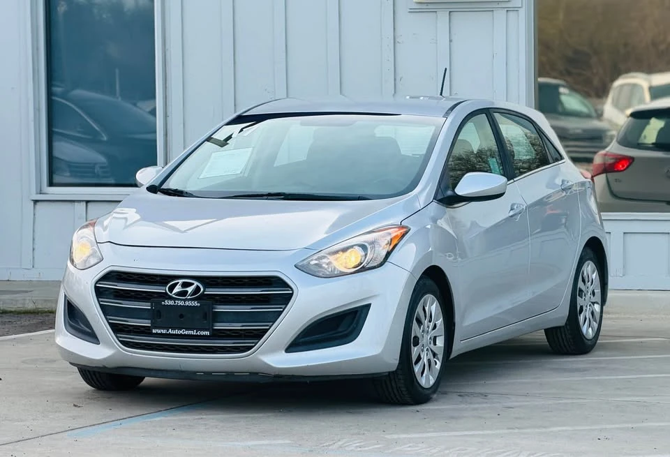 2017 Hyundai Elantra - Image 3 of 18