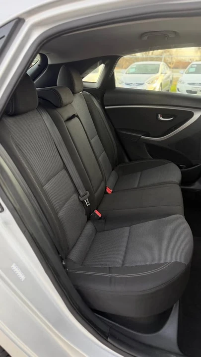 2017 Hyundai Elantra - Image 17 of 18