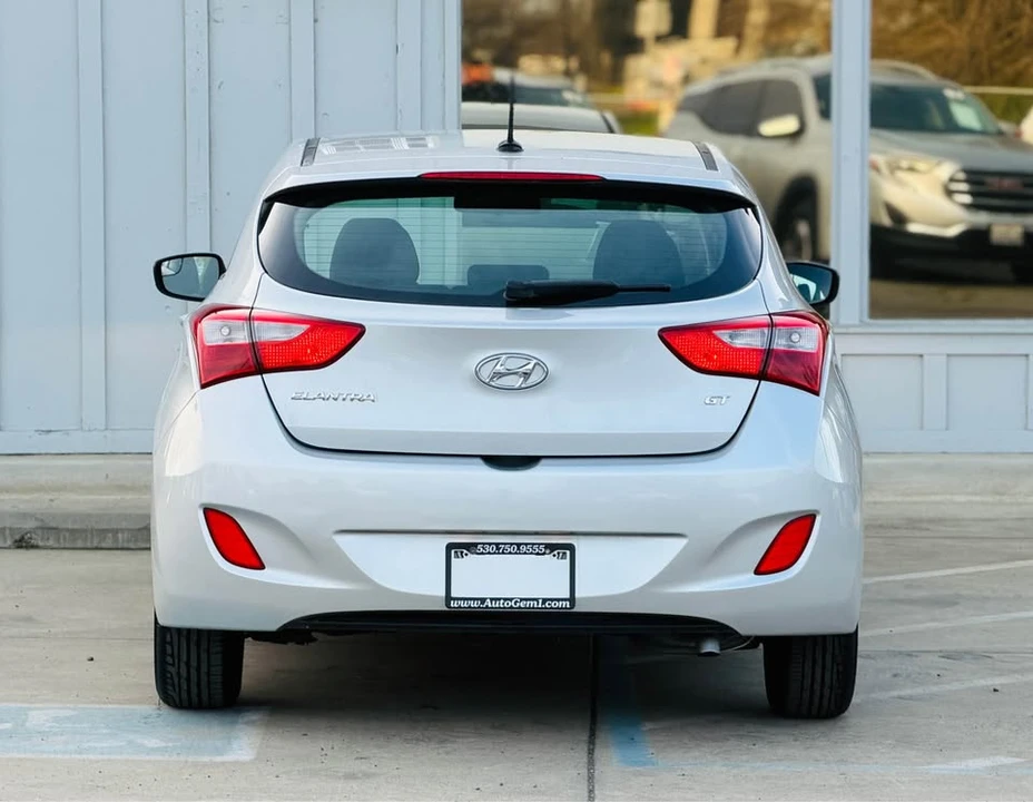2017 Hyundai Elantra - Image 6 of 18