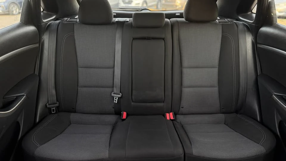 2017 Hyundai Elantra - Image 16 of 18