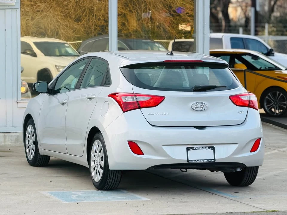 2017 Hyundai Elantra - Image 9 of 18