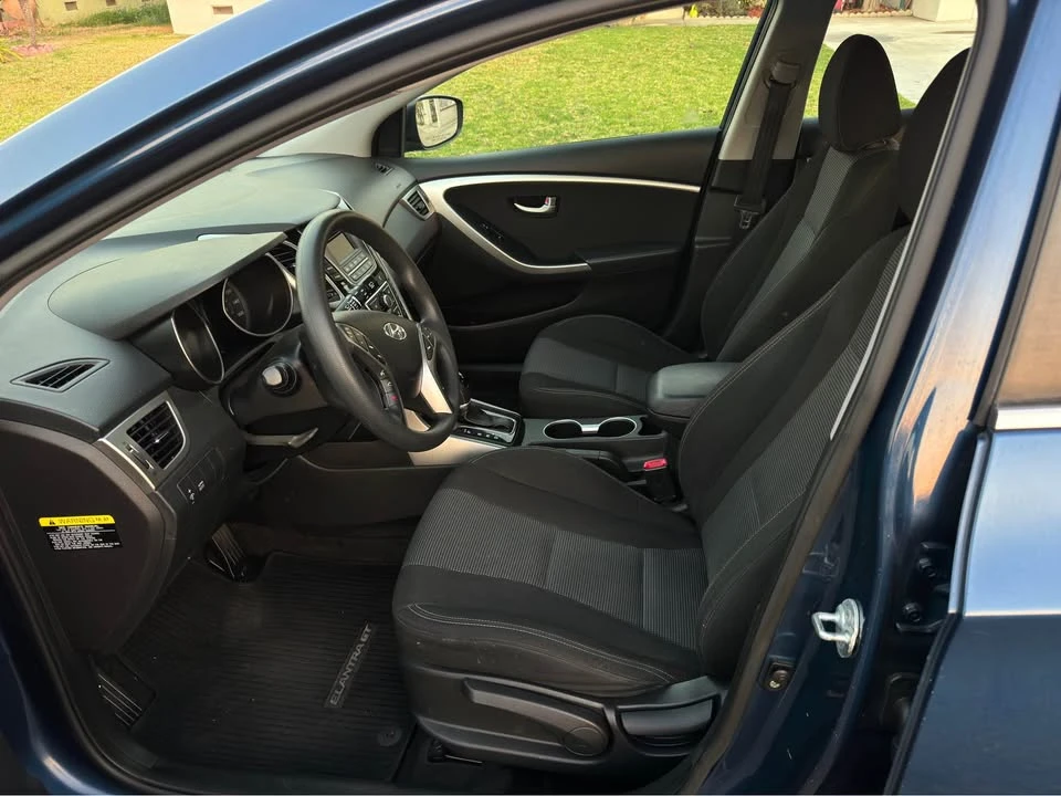 2017 Hyundai Elantra - Image 4 of 6