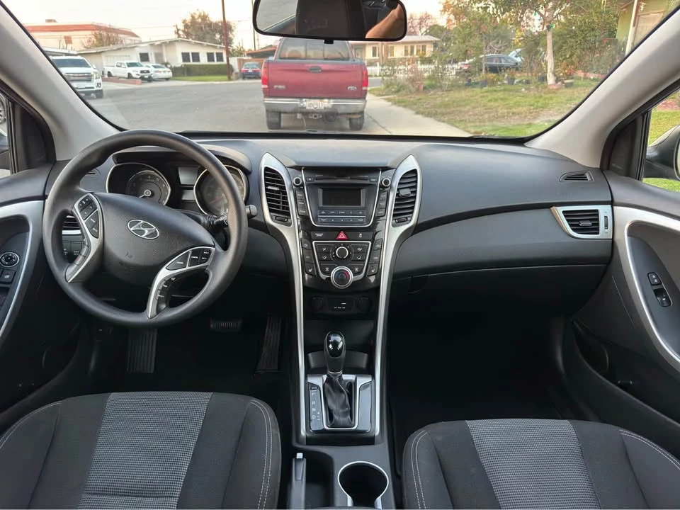 2017 Hyundai Elantra - Image 5 of 6