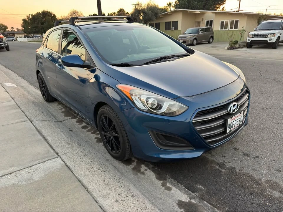 2017 Hyundai Elantra - Image 2 of 6
