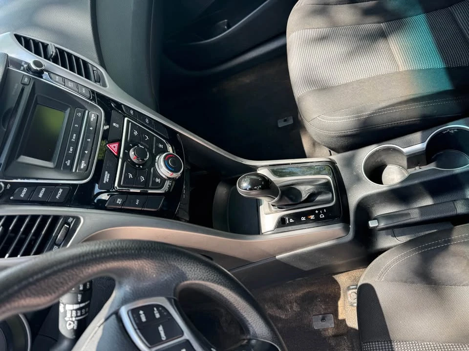 2017 Hyundai Elantra - Image 13 of 17