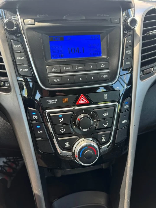 2017 Hyundai Elantra - Image 14 of 17