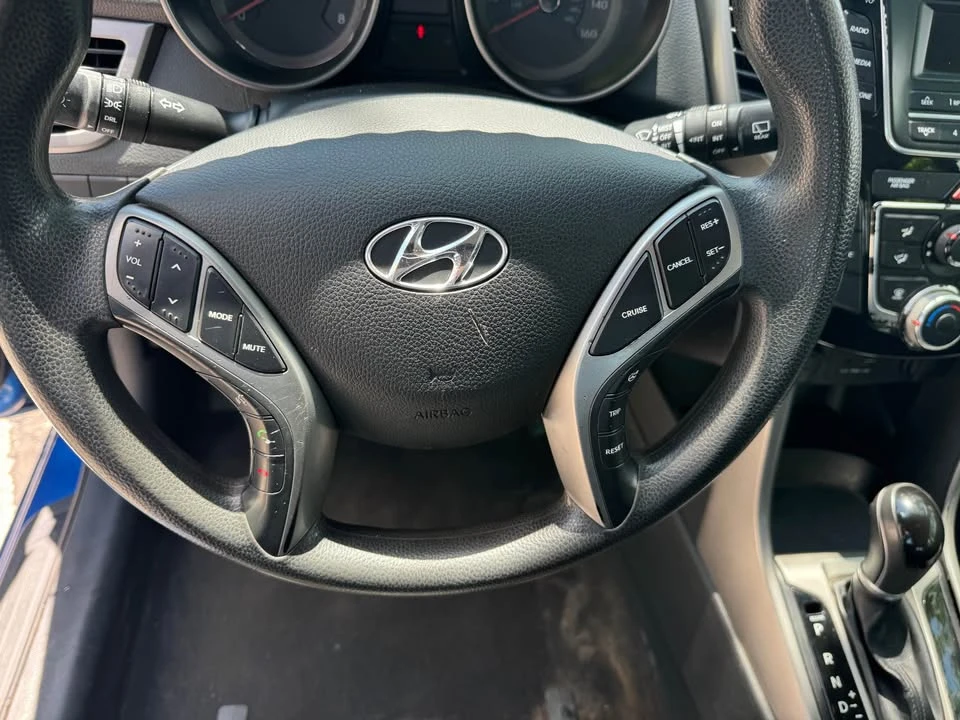 2017 Hyundai Elantra - Image 12 of 17