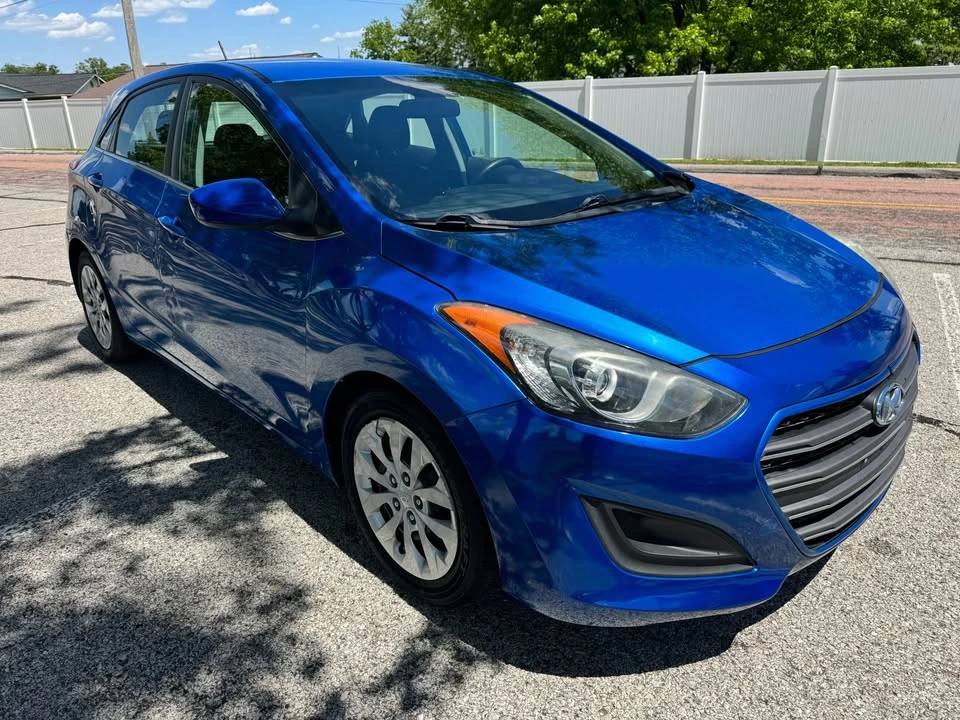 2017 Hyundai Elantra - Image 6 of 17