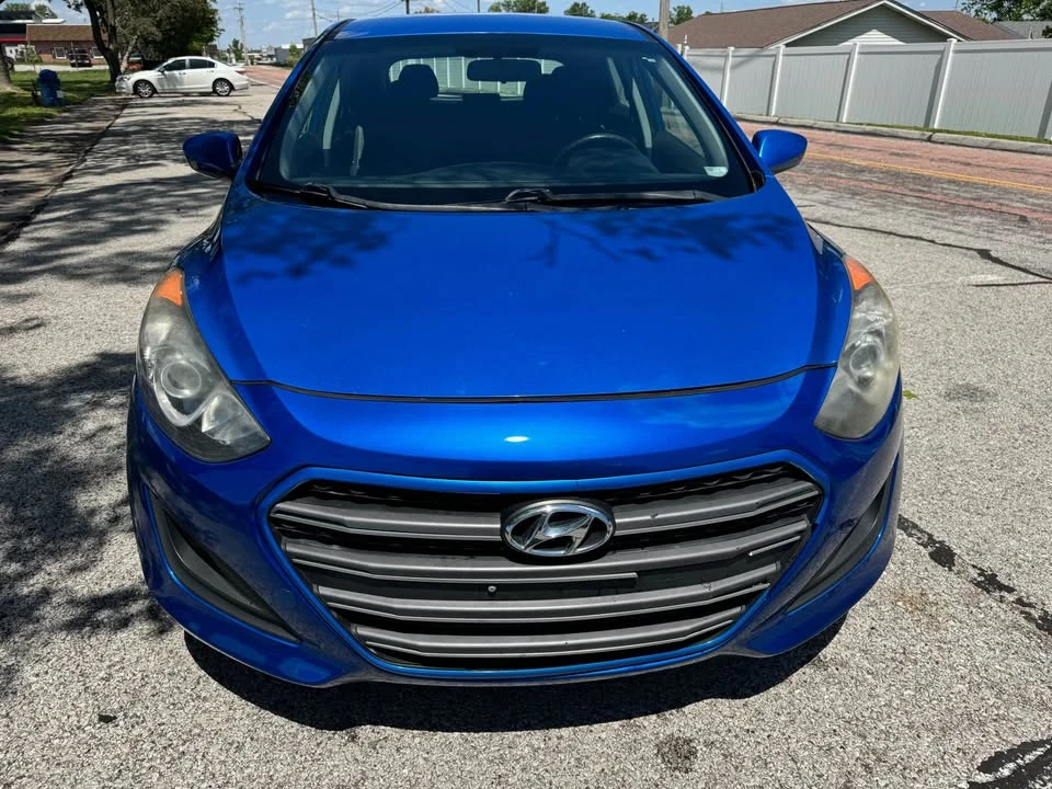 2017 Hyundai Elantra - Image 7 of 17