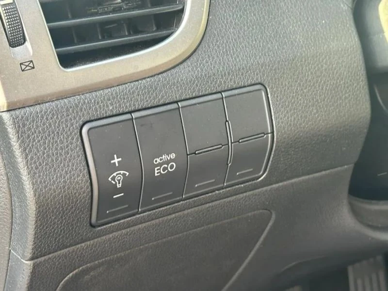2017 Hyundai Elantra - Image 11 of 12