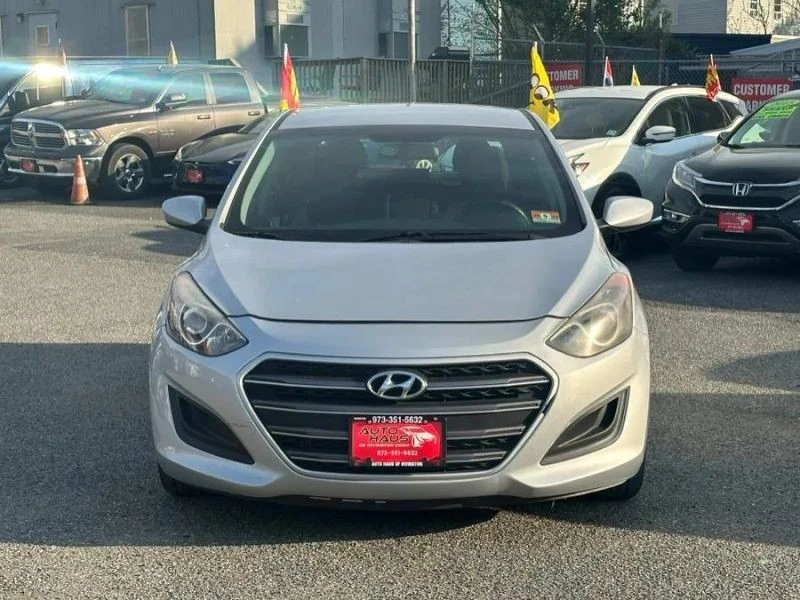 2017 Hyundai Elantra - Image 2 of 12