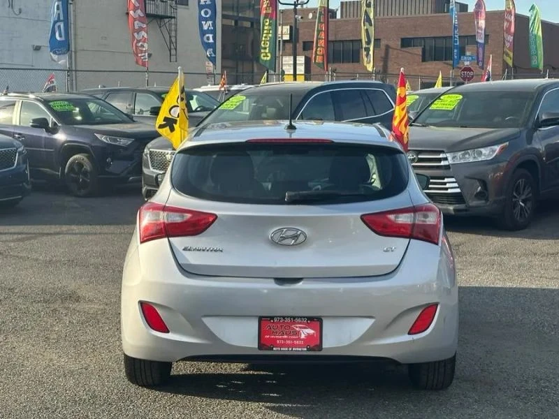 2017 Hyundai Elantra - Image 5 of 12