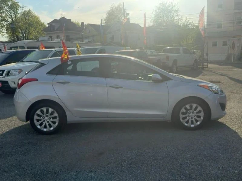 2017 Hyundai Elantra - Image 7 of 12