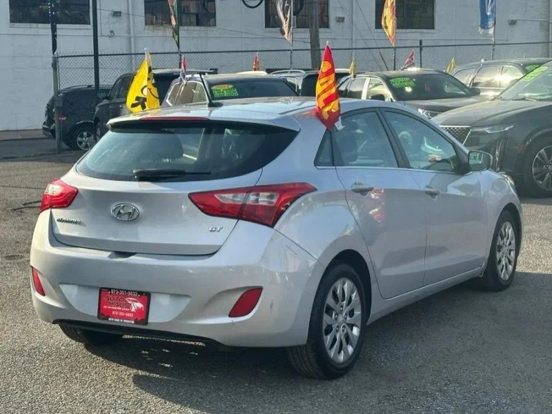 2017 Hyundai Elantra - Image 4 of 12
