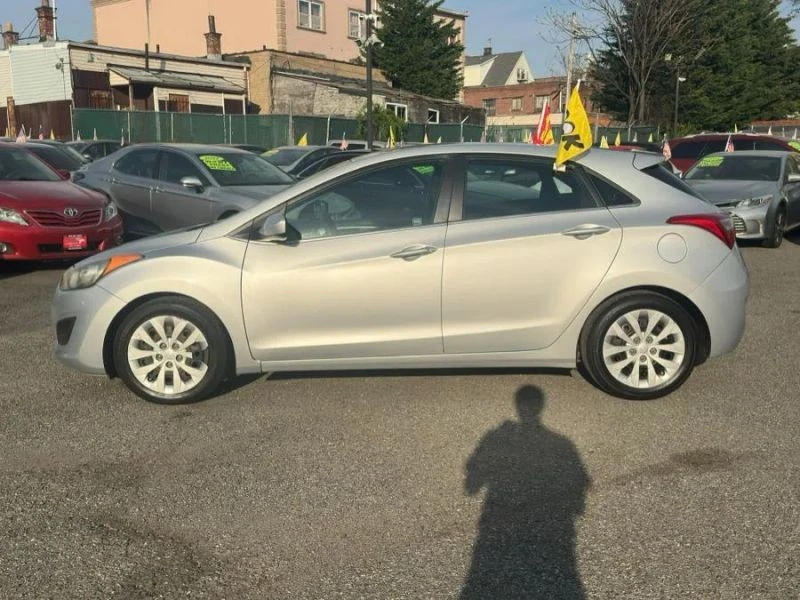 2017 Hyundai Elantra - Image 8 of 12