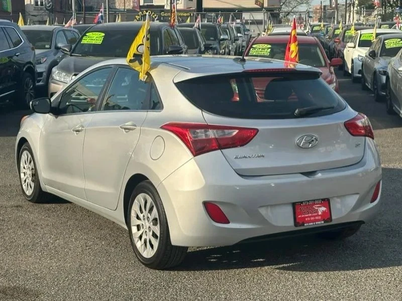 2017 Hyundai Elantra - Image 6 of 12