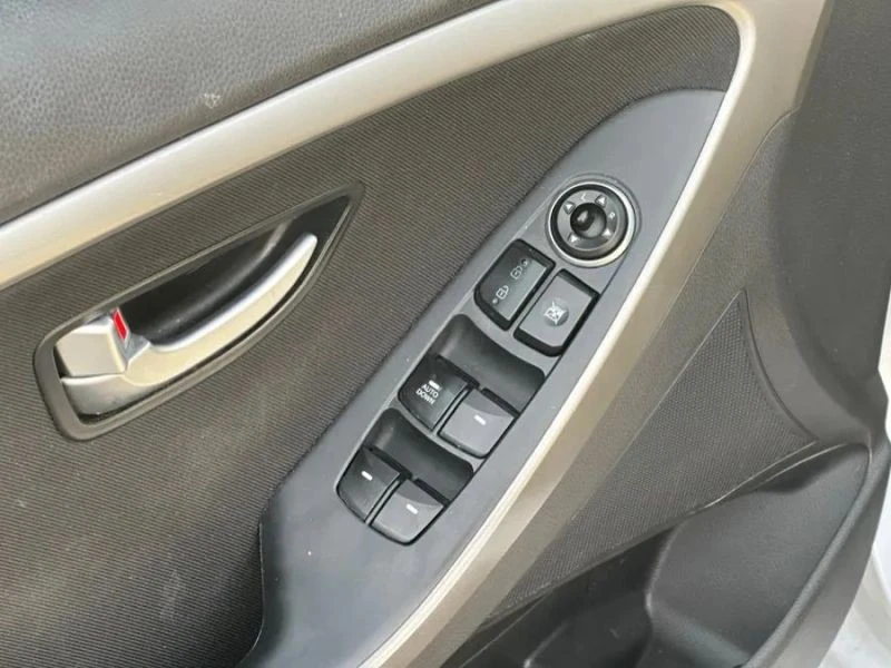 2017 Hyundai Elantra - Image 10 of 12